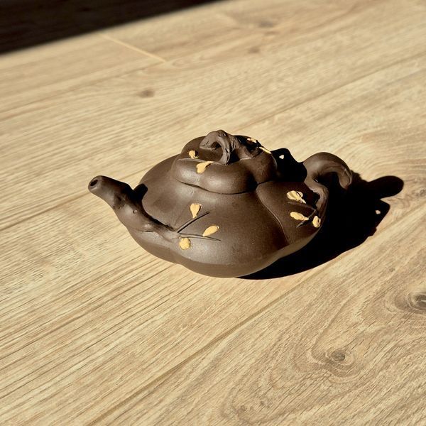 Plum Blossom Teapot by Li Qinxian F1 80s