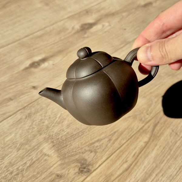 Plum Blossom Teapot F2 90s. Shen Hefang 沈和芳