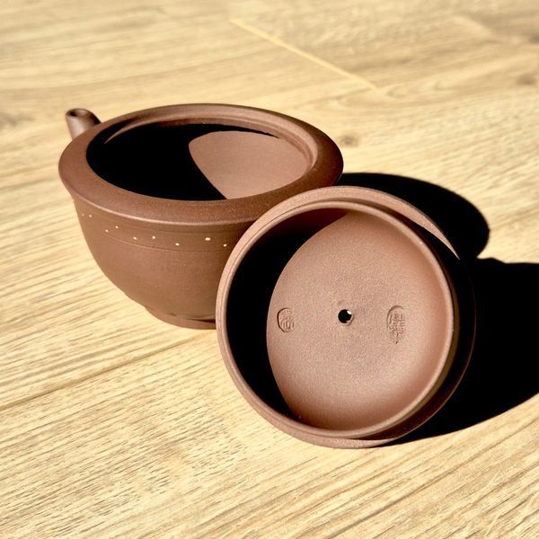 Fan Lihua's Teapot. Studio at the Factory №2 (90s)
