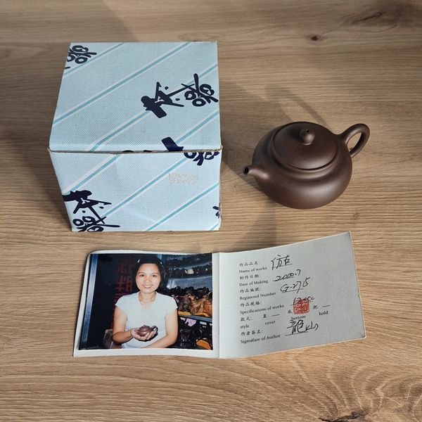 Fanggu Teapot with passport 2000y